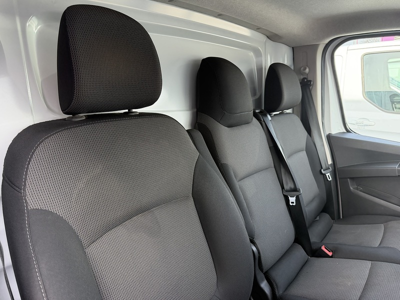 Renault 2.0 dCi Blue LL30 Advance Panel Van 5dr Diesel Manual L2 H1 Euro 6 (s/s) (130 ps)