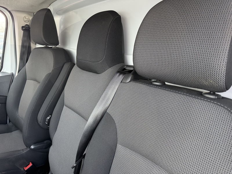 Renault 2.0 dCi Blue LL30 Advance Panel Van 5dr Diesel Manual L2 H1 Euro 6 (s/s) (130 ps)