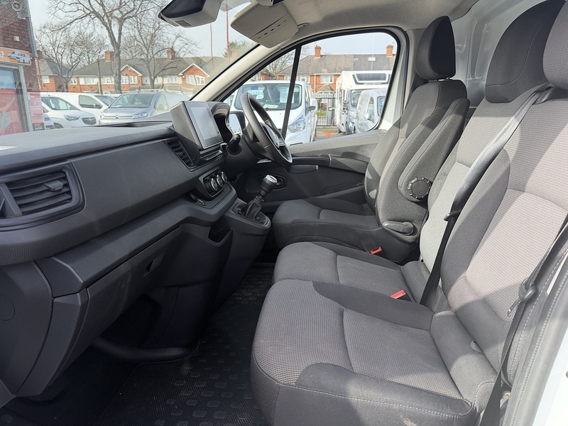 Renault 2.0 dCi Blue LL30 Advance Panel Van 5dr Diesel Manual L2 H1 Euro 6 (s/s) (130 ps)