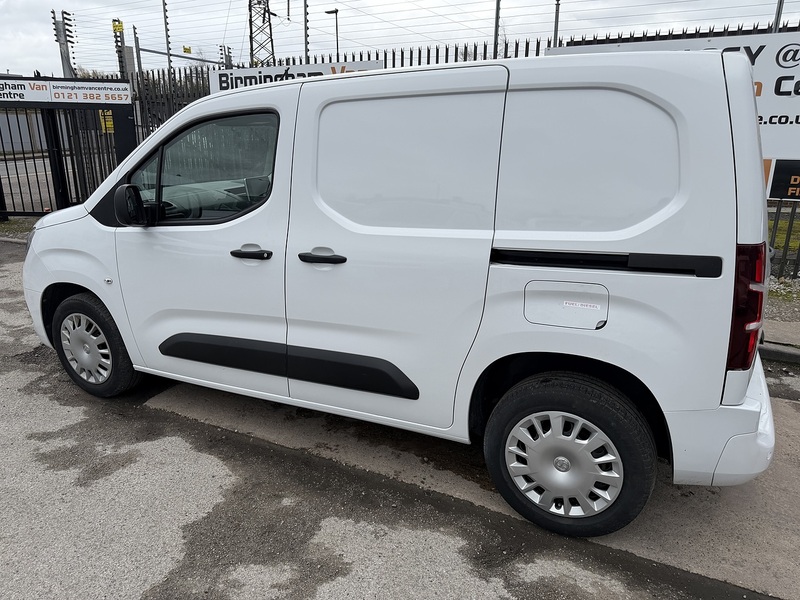 Vauxhall 1.5 Turbo D 2300 Sportive Panel Van 5dr Diesel Manual L1 H1 Euro 6 (100 ps)