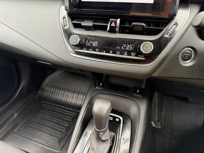 Toyota 1.8 VVT-h Car Derived Van 5dr Petrol Hybrid CVT Euro 6 (s/s) (140 ps)