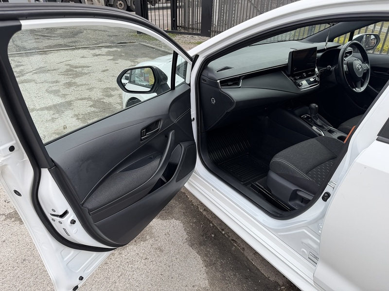 Toyota 1.8 VVT-h Car Derived Van 5dr Petrol Hybrid CVT Euro 6 (s/s) (140 ps)