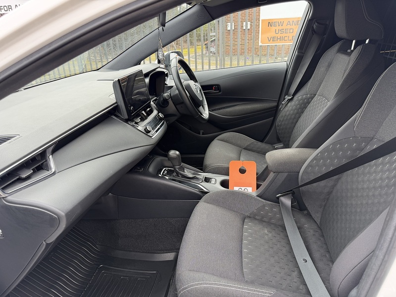 Toyota 1.8 VVT-h Car Derived Van 5dr Petrol Hybrid CVT Euro 6 (s/s) (140 ps)