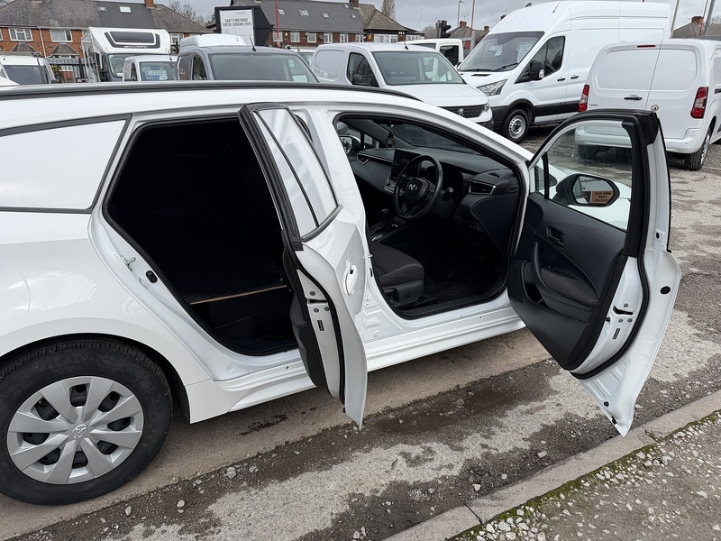 Toyota 1.8 VVT-h Car Derived Van 5dr Petrol Hybrid CVT Euro 6 (s/s) (140 ps)