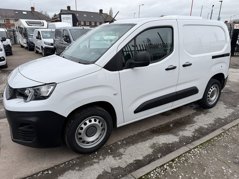Peugeot 1.5 BlueHDi 1000 Professional Premium + Standard Panel Van 5dr Diesel Manual SWB Euro 6 (s/s) (100 bhp)