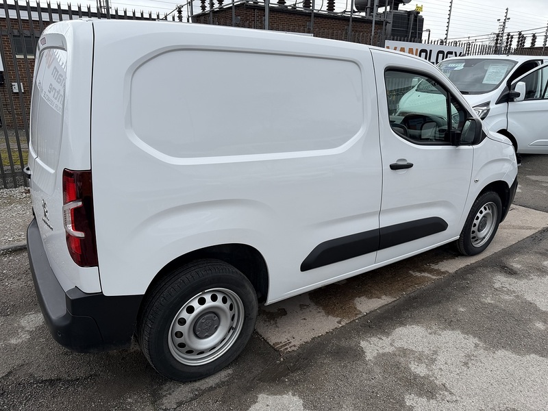 Peugeot 1.5 BlueHDi 1000 Professional Premium + Standard Panel Van 5dr Diesel Manual SWB Euro 6 (s/s) (100 bhp)
