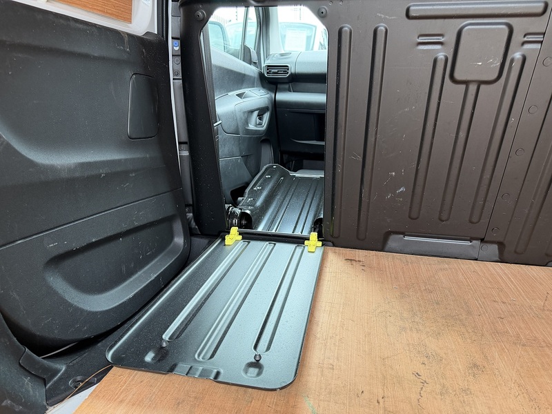 Peugeot 1.5 BlueHDi 1000 Professional Premium + Standard Panel Van 5dr Diesel Manual SWB Euro 6 (s/s) (100 bhp)