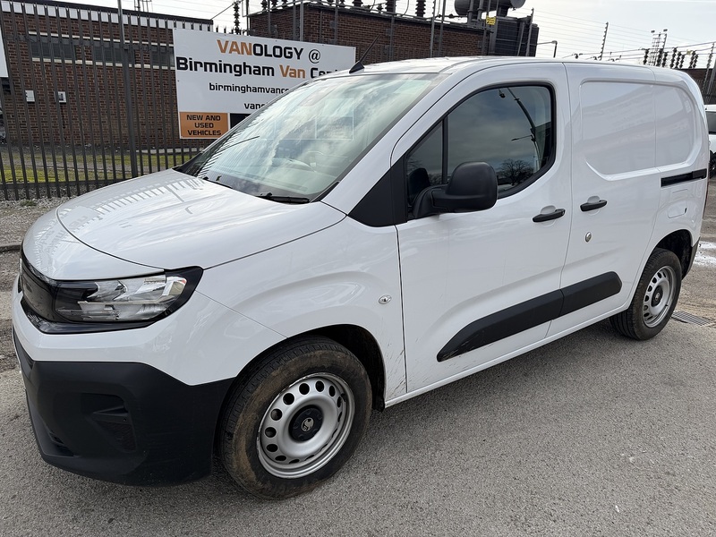 Vauxhall SPORTIVE 1.5CDTi 100 2300 L1 (WITH MEDIA SCREEN)