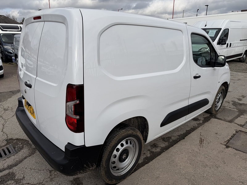 Vauxhall SPORTIVE 1.5CDTi 100 2300 L1 (WITH MEDIA SCREEN)