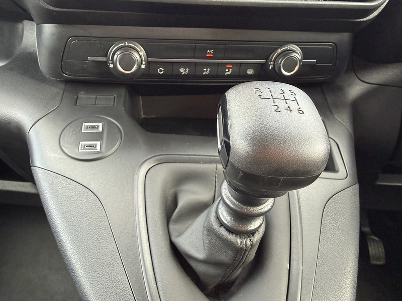 Vauxhall SPORTIVE 1.5CDTi 100 2300 L1 (WITH MEDIA SCREEN)