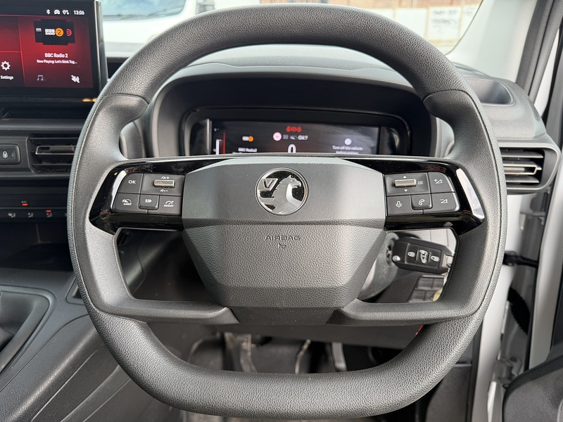 Vauxhall SPORTIVE 1.5CDTi 100 2300 L1 (WITH MEDIA SCREEN)