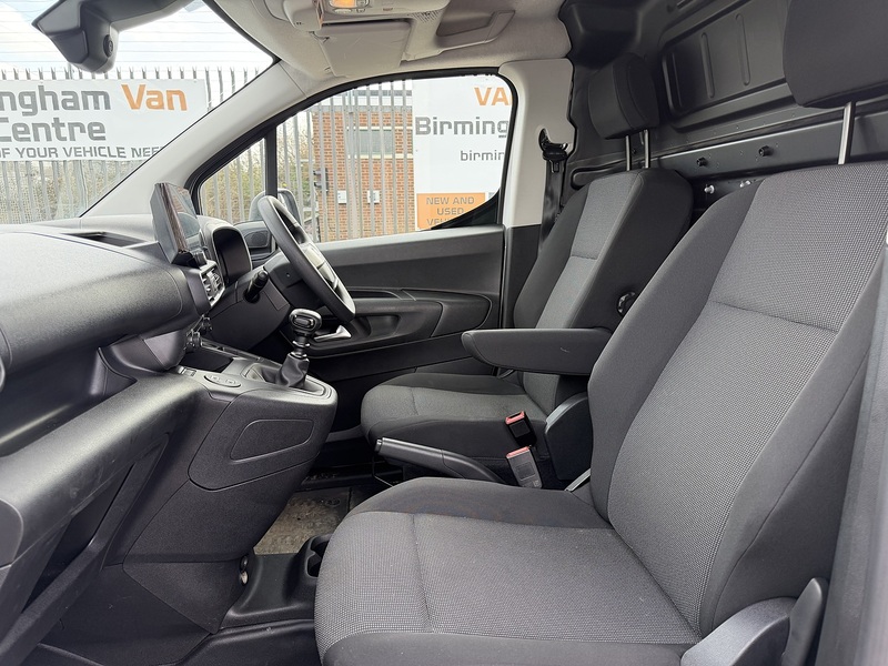 Vauxhall SPORTIVE 1.5CDTi 100 2300 L1 (WITH MEDIA SCREEN)