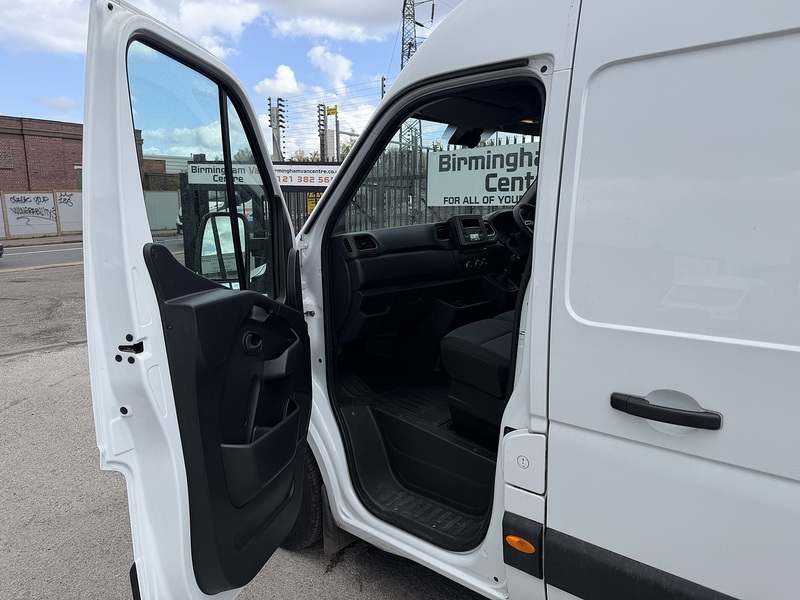 Renault 2.3DCi 135 LWB L3H2 3500  BUSINESS PLUS (AIRCON)
