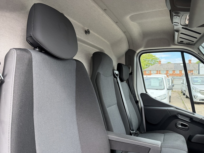 Renault 2.3DCi 135 LWB L3H2 3500  BUSINESS PLUS (AIRCON)