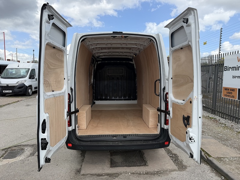 Renault 2.3 dCi 35 Business+ Panel Van 5dr Diesel Manual FWD LWB Medium Roof Euro 6 (135 ps)