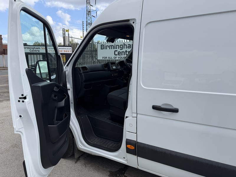 Renault 2.3 dCi 35 Business+ Panel Van 5dr Diesel Manual FWD LWB Medium Roof Euro 6 (135 ps)