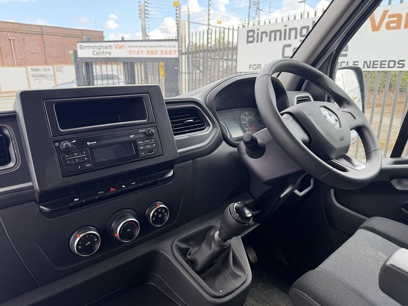 Renault 2.3 dCi 35 Business+ Panel Van 5dr Diesel Manual FWD LWB Medium Roof Euro 6 (135 ps)