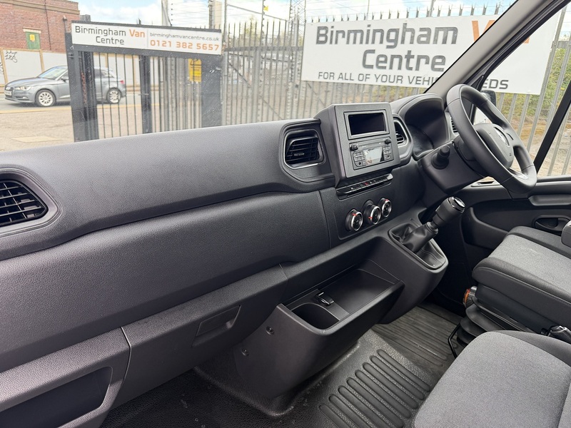 Renault 2.3 dCi 35 Business+ Panel Van 5dr Diesel Manual FWD LWB Medium Roof Euro 6 (135 ps)