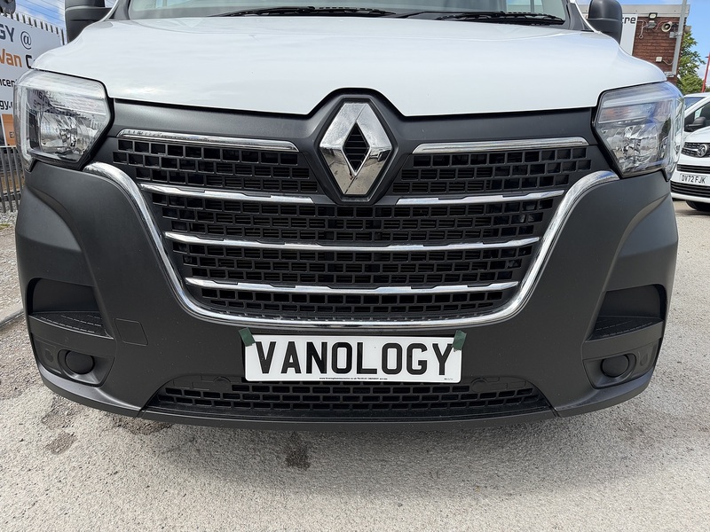 Renault 2.3 dCi 35 Business+ Panel Van 5dr Diesel Manual FWD LWB Medium Roof Euro 6 (135 ps)