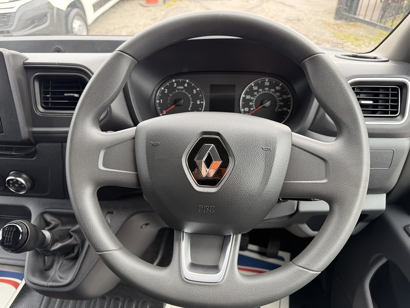 Renault 2.3 dCi 35 Business+ Panel Van 5dr Diesel Manual FWD LWB Medium Roof Euro 6 (135 ps)