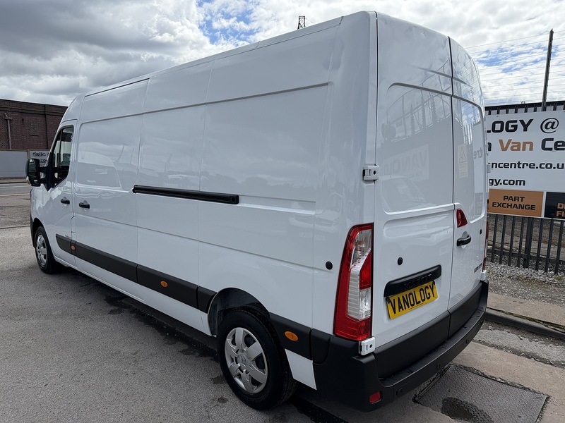 Renault 2.3 dCi 35 Business+ Panel Van 5dr Diesel Manual FWD LWB Medium Roof Euro 6 (135 ps)
