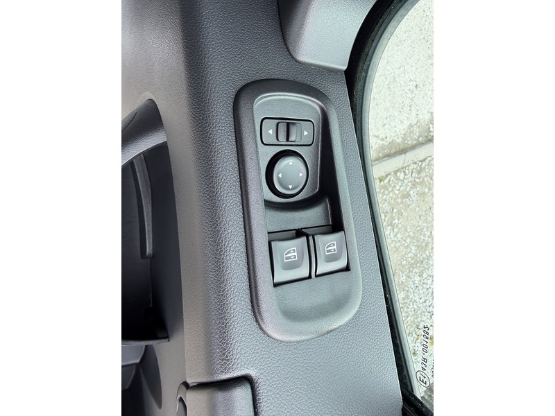 Renault 2.3 dCi 35 Business+ Panel Van 5dr Diesel Manual FWD LWB Medium Roof Euro 6 (135 ps)