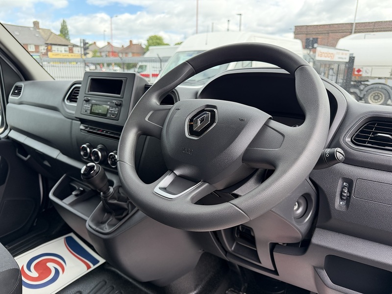 Renault 2.3 dCi 35 Business+ Panel Van 5dr Diesel Manual FWD LWB Medium Roof Euro 6 (135 ps)