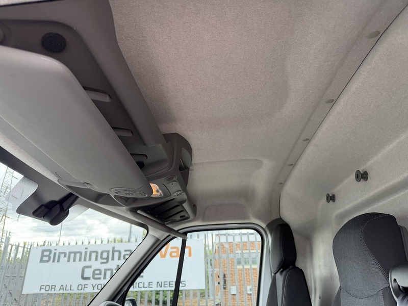 Renault 2.3 dCi 35 Business+ Panel Van 5dr Diesel Manual FWD LWB Medium Roof Euro 6 (135 ps)