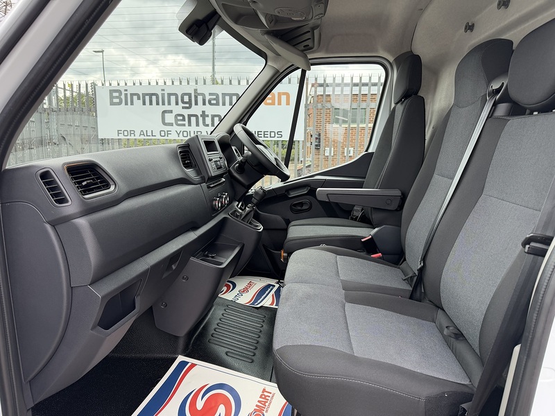 Renault 2.3 dCi 35 Business+ Panel Van 5dr Diesel Manual FWD LWB Medium Roof Euro 6 (135 ps)