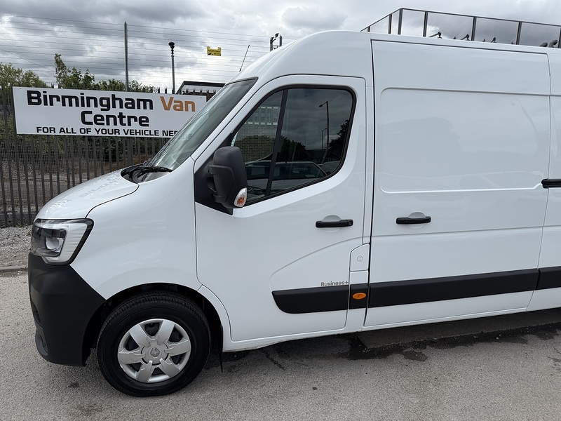 Renault 2.3 dCi 35 Business+ Panel Van 5dr Diesel Manual FWD LWB Medium Roof Euro 6 (135 ps)