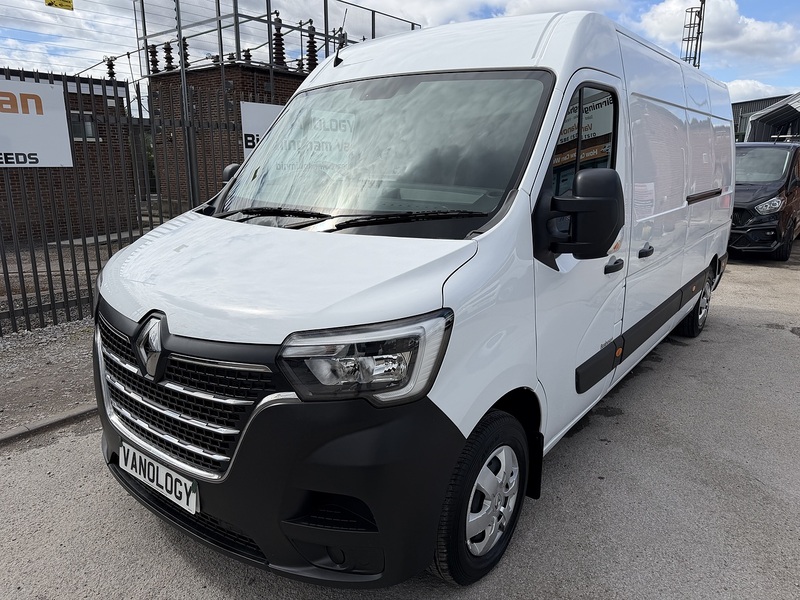 Renault 2.3 dCi 35 Business+ Panel Van 5dr Diesel Manual FWD LWB Medium Roof Euro 6 (135 ps)