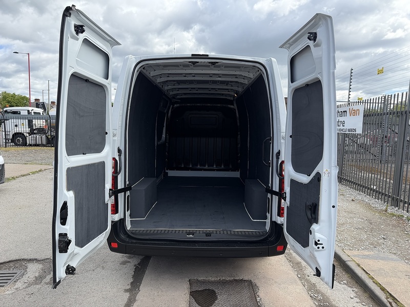 Renault 2.3 dCi 35 Business+ Panel Van 5dr Diesel Manual FWD LWB Medium Roof Euro 6 (135 ps)