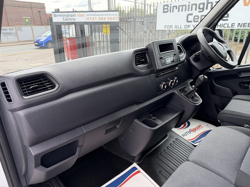 Renault 2.3 dCi 35 Business+ Panel Van 5dr Diesel Manual FWD LWB Medium Roof Euro 6 (135 ps)