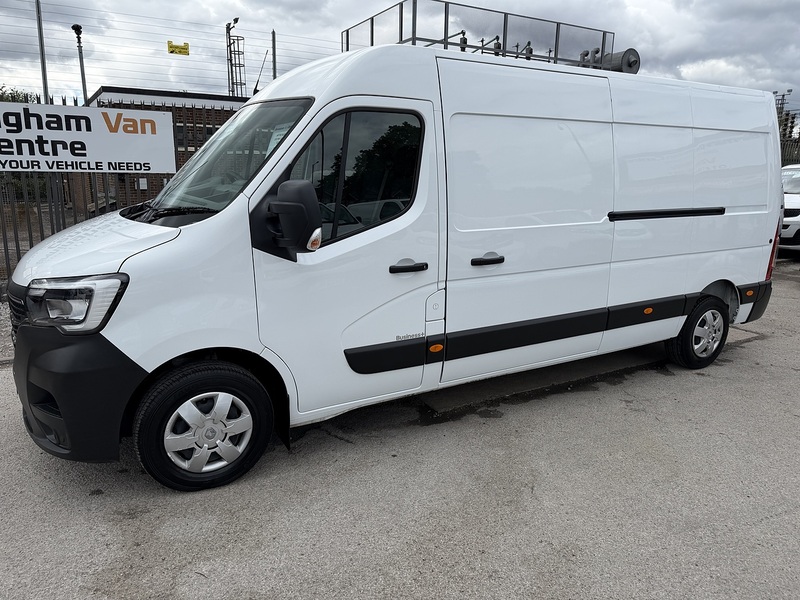 Renault 2.3 dCi 35 Business+ Panel Van 5dr Diesel Manual FWD LWB Medium Roof Euro 6 (135 ps)