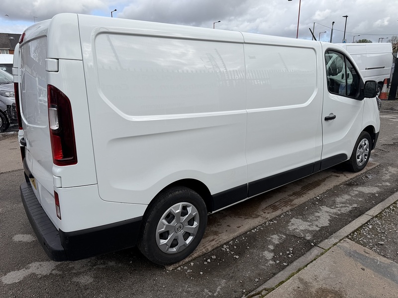 Renault 2.0 dCi Blue LL30 Business+ Panel Van 5dr Diesel Manual L2 H1 Euro 6 (s/s) (130 ps)