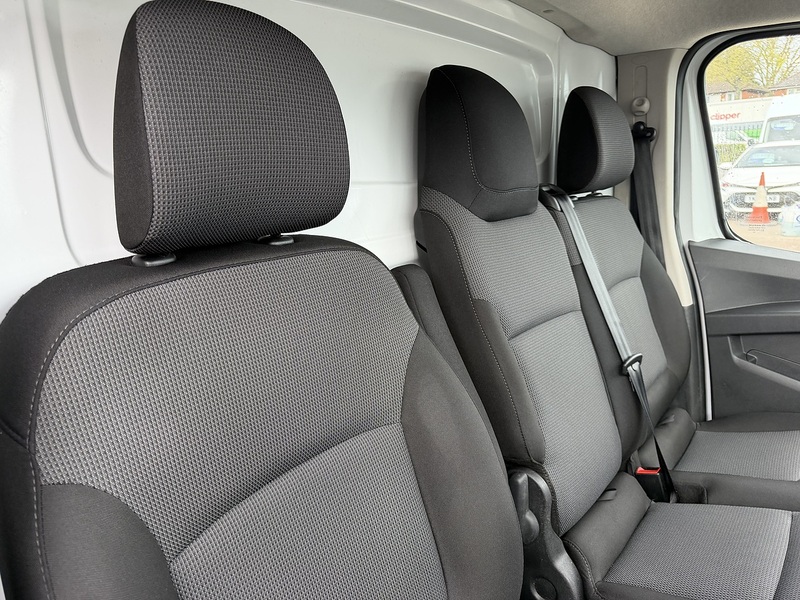 Renault 2.0 dCi Blue LL30 Business+ Panel Van 5dr Diesel Manual L2 H1 Euro 6 (s/s) (130 ps)
