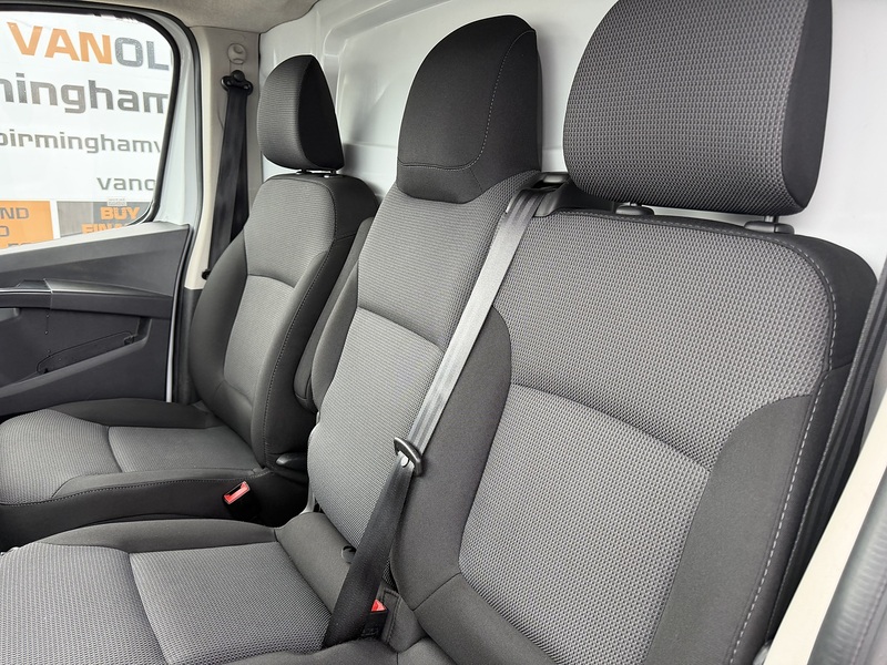 Renault 2.0 dCi Blue LL30 Business+ Panel Van 5dr Diesel Manual L2 H1 Euro 6 (s/s) (130 ps)