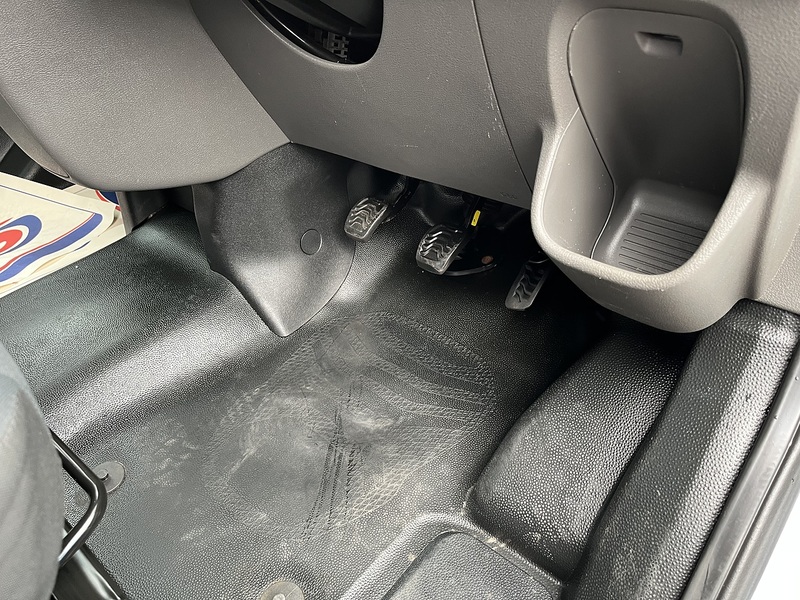 Ford 2.0 350 130 L4 XLWB Leader Panel Van  Manual RWD L4 H3 Euro 6
