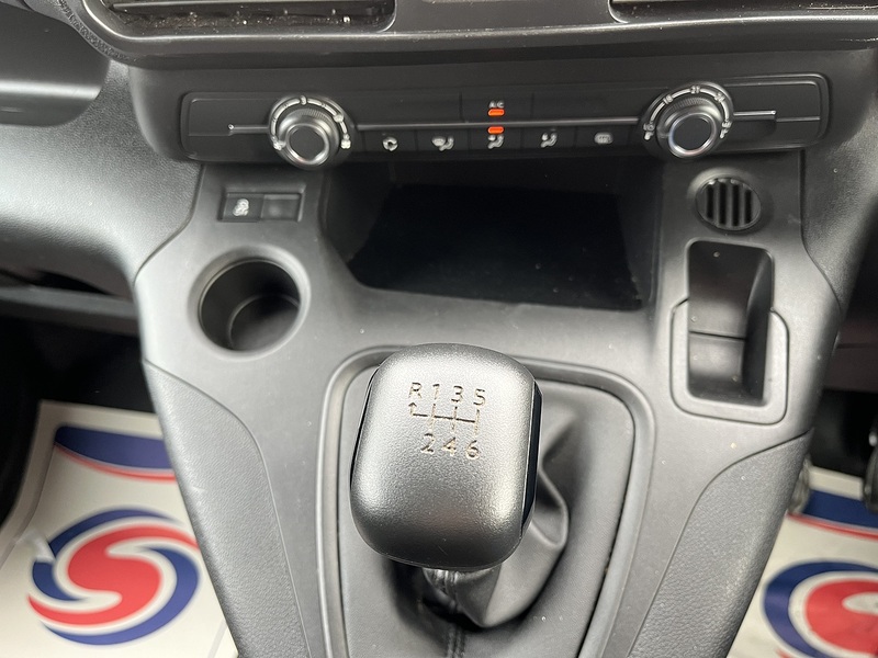 Vauxhall 1.5 Turbo D 2300 Dynamic Panel Van 6dr Diesel Manual L2 H1 Euro 6 (100 ps)