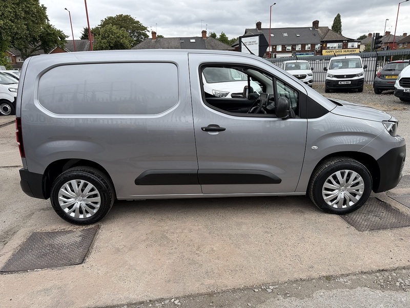 Peugeot 1.5 BlueHDi 1000 Professional Standard Panel Van 5dr Diesel Manual SWB Euro 6 (100 bhp)