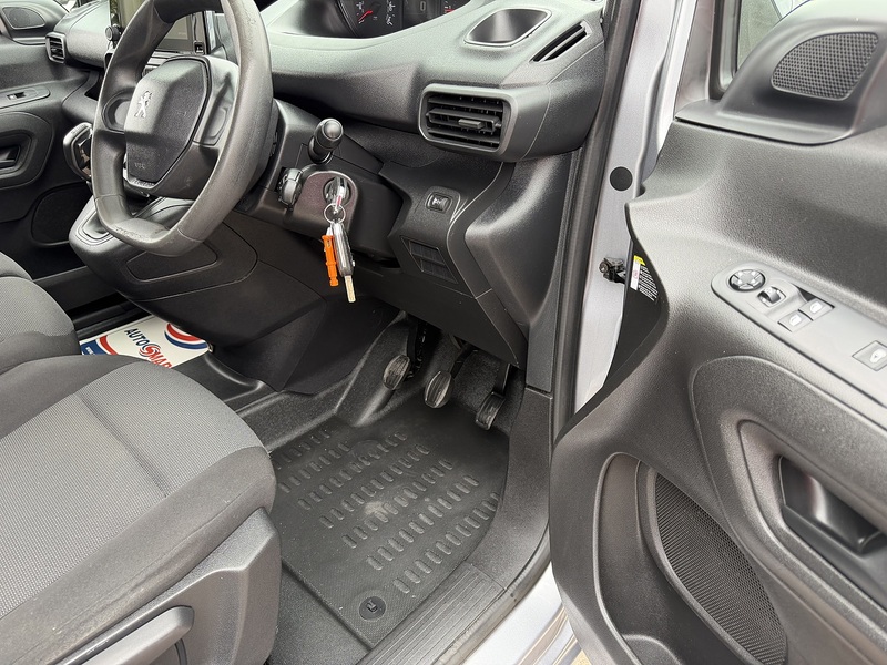 Peugeot 1.5 BlueHDi 1000 Professional Standard Panel Van 5dr Diesel Manual SWB Euro 6 (100 bhp)