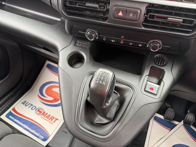 Peugeot 1.5 BlueHDi 1000 Professional Standard Panel Van 5dr Diesel Manual SWB Euro 6 (100 bhp)