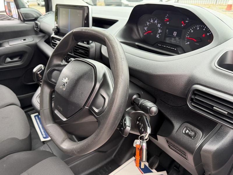 Peugeot 1.5 BlueHDi 1000 Professional Standard Panel Van 5dr Diesel Manual SWB Euro 6 (100 bhp)