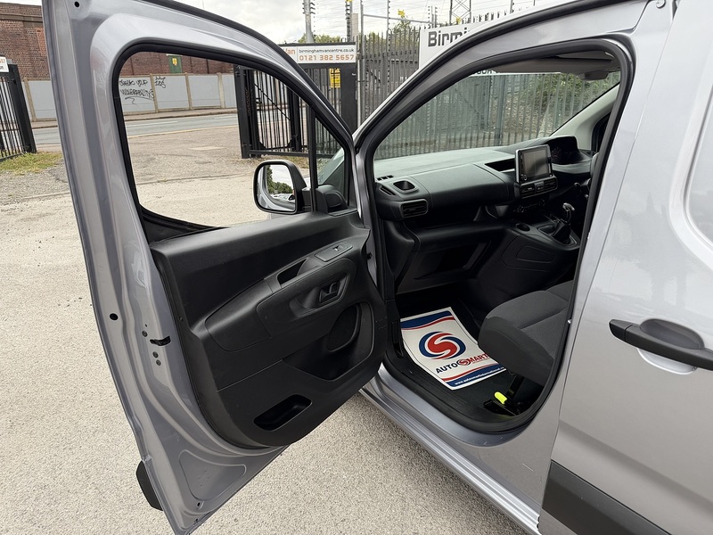 Peugeot 1.5 BlueHDi 1000 Professional Standard Panel Van 5dr Diesel Manual SWB Euro 6 (100 bhp)