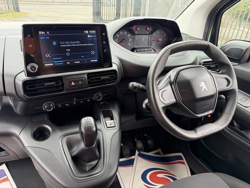 Peugeot 1.5 BlueHDi 1000 Professional Standard Panel Van 5dr Diesel Manual SWB Euro 6 (100 bhp)