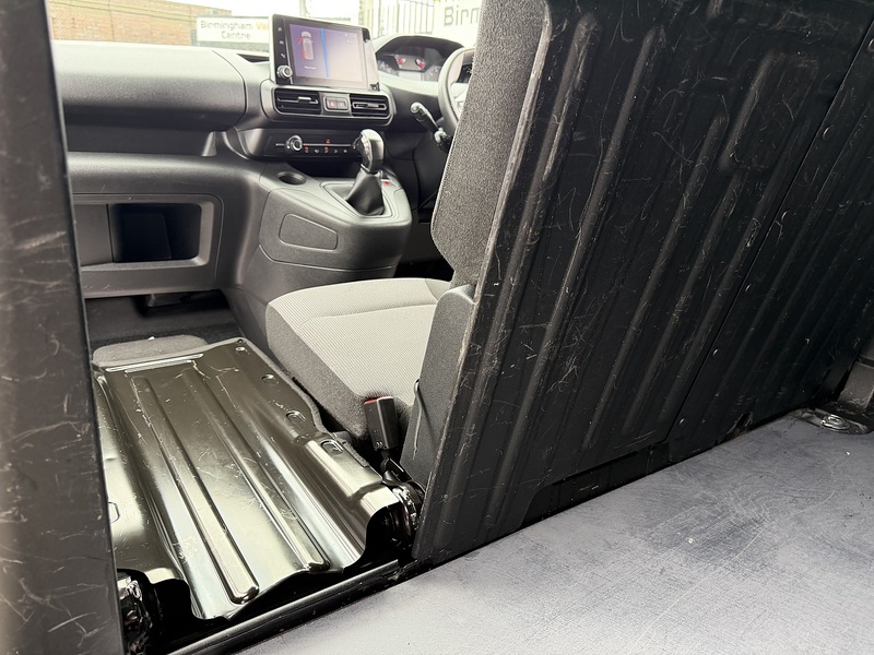 Peugeot 1.5 BlueHDi 1000 Professional Standard Panel Van 5dr Diesel Manual SWB Euro 6 (100 bhp)
