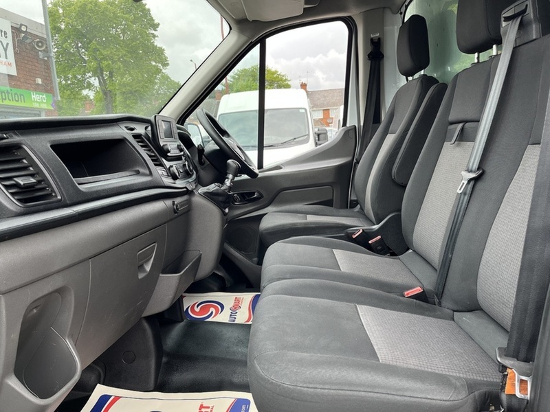 Ford Transit 2.0TDCi 350 L4 XLWB LUTON DRW RWD TAIL-LIFT AIRCON - U8943