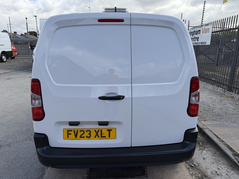 Peugeot Partner BlueHDi 1000 Professional Premium + - U8944