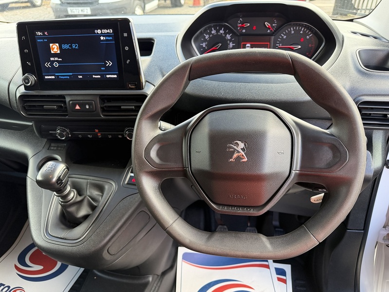Peugeot Partner BlueHDi 1000 Professional Premium + - U8944