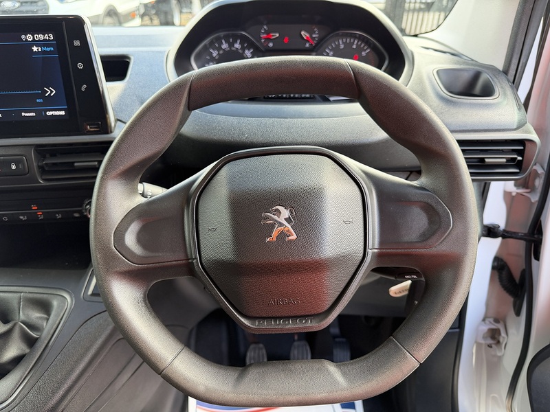 Peugeot Partner BlueHDi 1000 Professional Premium + - U8944
